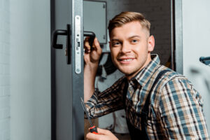 cheerful installer 